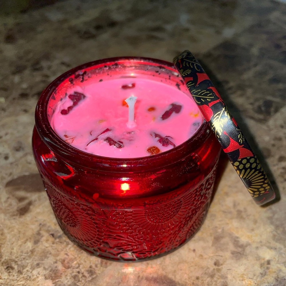 Rose scented candle